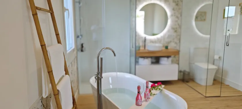 Loft with bathtub: where the city is nature - Image 1