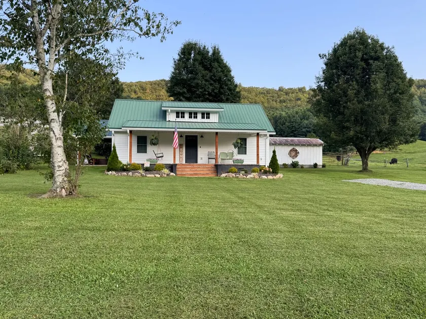 Mamaw's House, quaint home in the countryside - Image 1