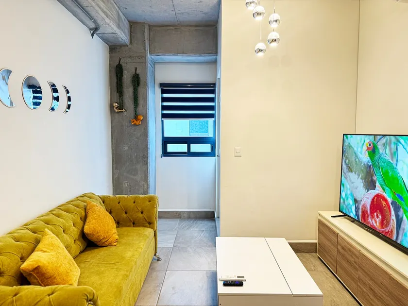Family-friendly: comfortable 2-bedroom apartment + parking. - Image 1