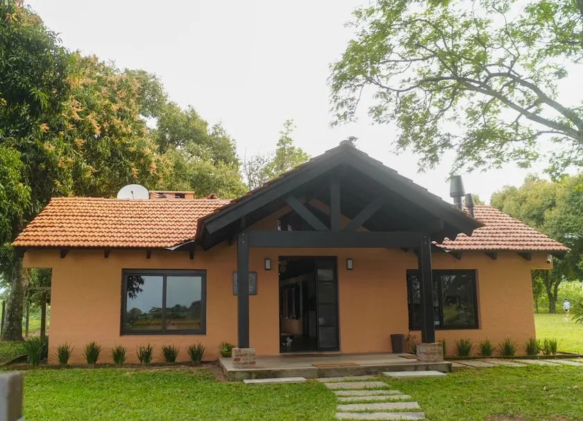 Country house with kiosk and swimming pool - Image 1