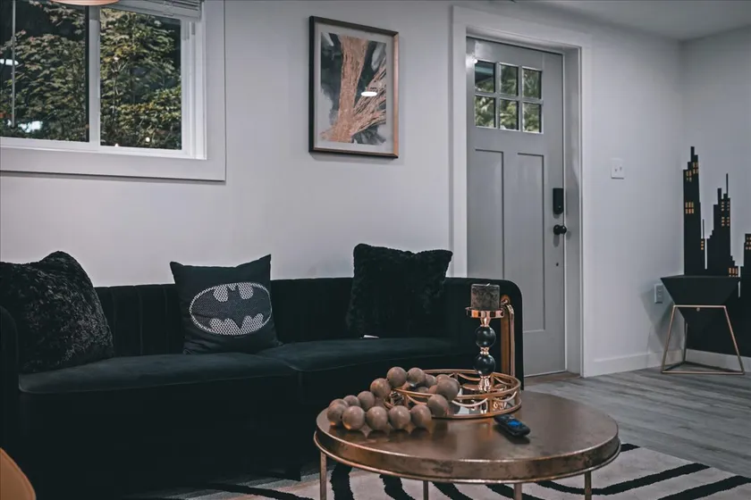Batman Cozy Woodland Retreat | Up to 6 Guests - Image 1