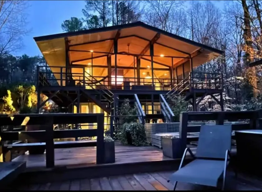 Glass House on the Lake - Image 1