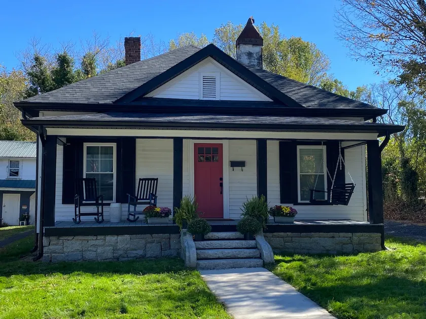 Modern Comfort Meets Downtown Mayberry Charm! - Image 1