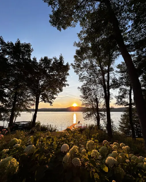 4BR Waterfront Escape w/Woodstoves & Large Dock - Image 1