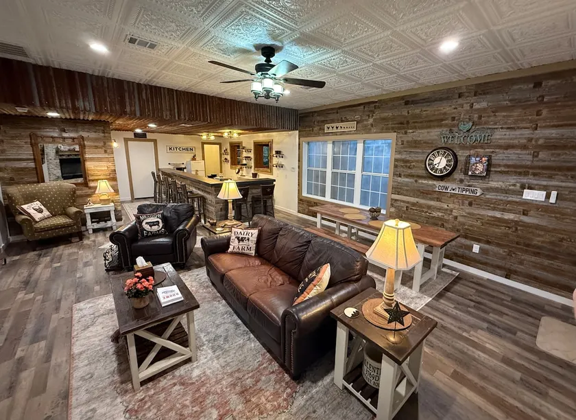 Rustic Farm House Charm - Short Drive to Ft. Worth - Image 1