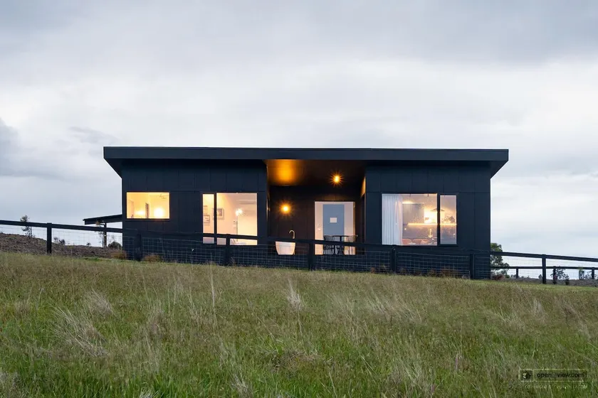 Scenic Farm Stay | Rolling Hills & Outdoor Bath - Image 1