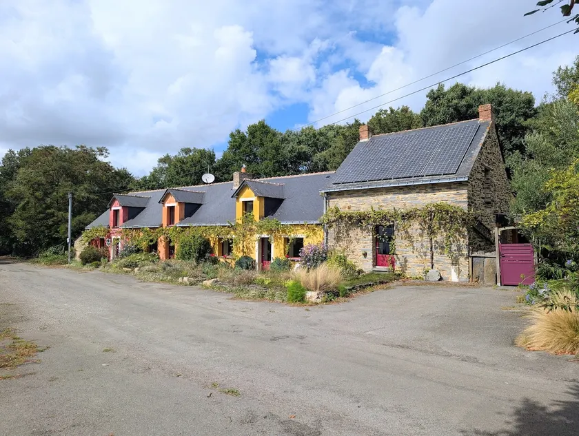 Friendly area - 3 cottages - 20 guests - Image 1