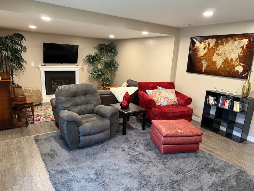 Home Sweet Home 2 BR Pet Friendly snd Mtn views! - Image 1