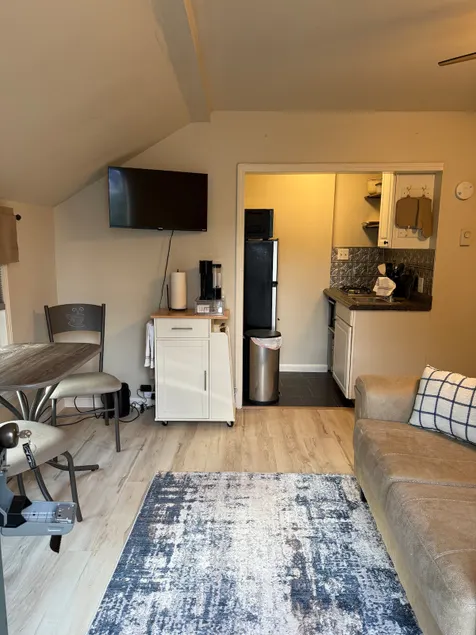 Malone quiet village apartment - Image 1