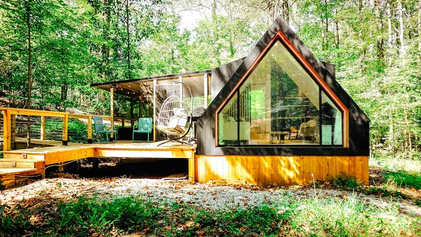 Private Forest Cabin/Sauna/Hot Tub, 15 to Downtown - Image 1