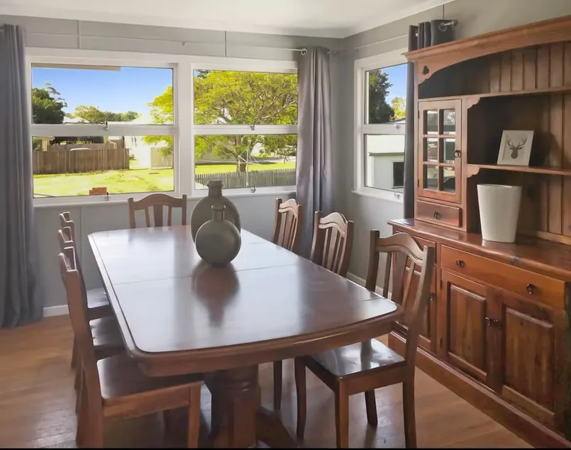Beaudesert 3 Bedroom Walk to Town - Image 1
