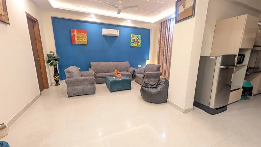 Modern 3BHK Haven in Prime Gurgaon Area - Image 1