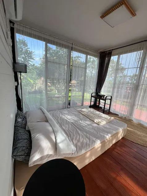 Boutique glass house w/ gym, waterfall 10 min walk - Image 1
