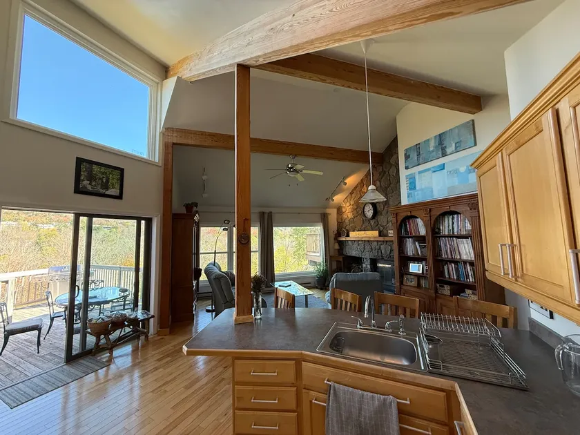 Spacious 3 BR Townhouse. Minutes to Ski Lifts - Image 1
