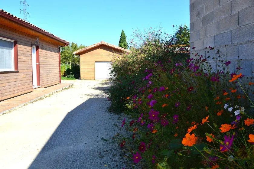 New cozy apartment with its wooded garden - Image 1
