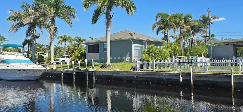 Modern Studio Home on Canal off the Myakka River - Image 1