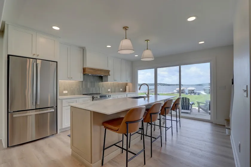 Lakefront Home - Updated and Spotless - Sleeps 10 - Image 1