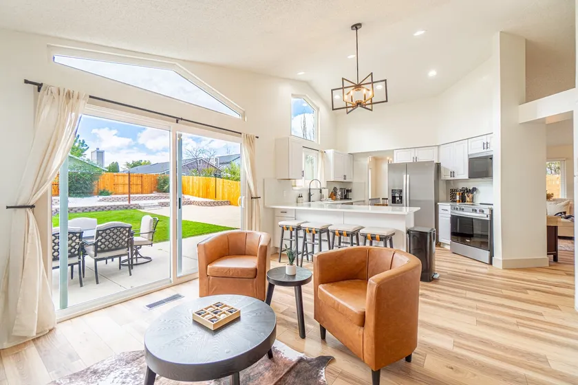 Modern Western Retreat Pet Friendly 4 Bed 2 Bath - Image 1