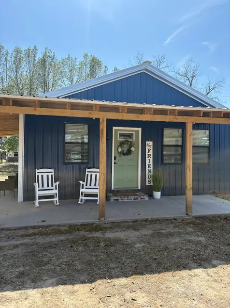 Coweta little blue house - Image 1