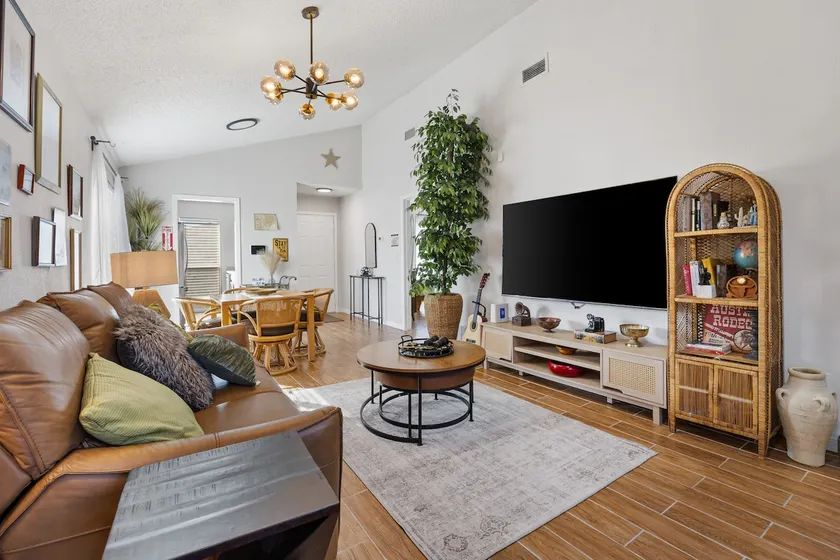 World Cup • Stay 15 Min to Stadium • Private Yard - Image 1