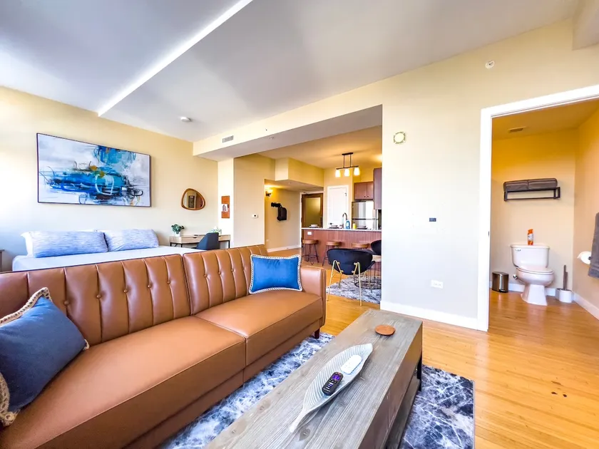 River Views and FREE Parking! - Image 1