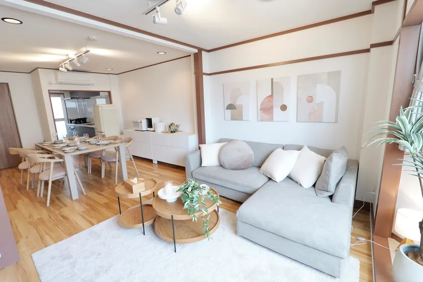 [July Discount] Spacious 130㎡ Entire Home | Maximum of 10 Guests | Rooftop Terrace | Extended Stays | Nearby Pool, Park, 24-Hour Supermarket - Image 1