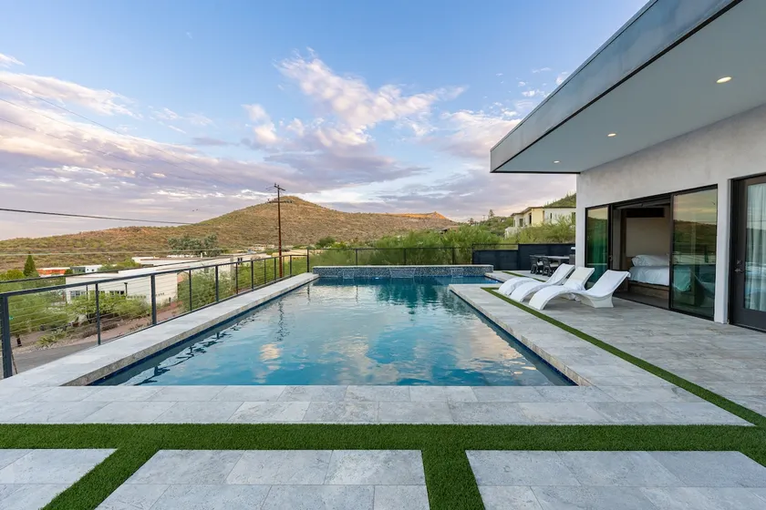 Bella Vista - Image 1