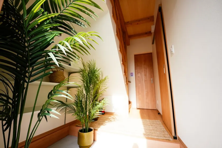 12 min | 2-min Tōna Sta | Free parking | 40 Sendai St - Image 1