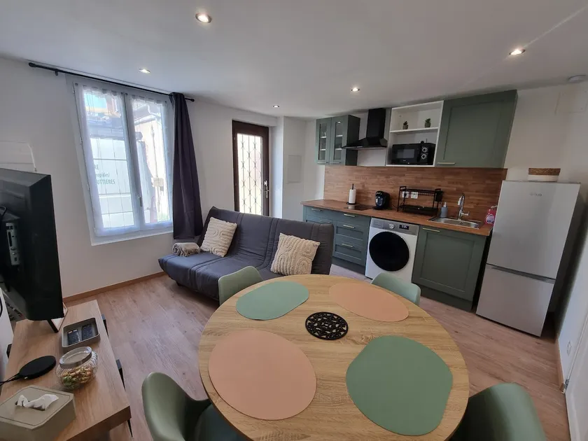 Charming house in the center, very quiet. - Image 1