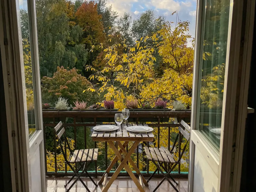 City-Center Apt · Park View Balcony · Free Parking - Image 1