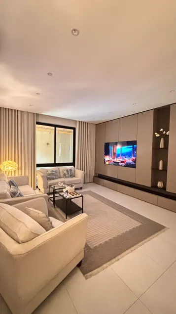 Airport apartment with bedroom, living room and outdoor seating - Image 1