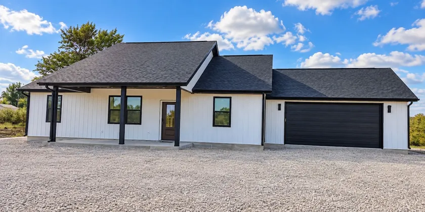 Modern 3BR SE Kansas - Hunters + Traveler Friendly - Image 1