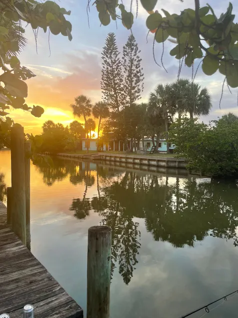 Sea-N-Fish•Beach Access• Family and Dog Friendly• - Image 1