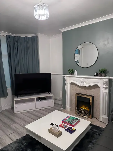 Spacious 3-Bed Home at the heart of Sheffield S2 - Image 1