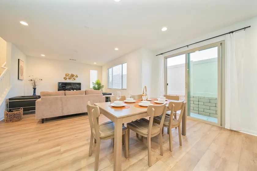 Brandnew 5b3b single family home - Image 1