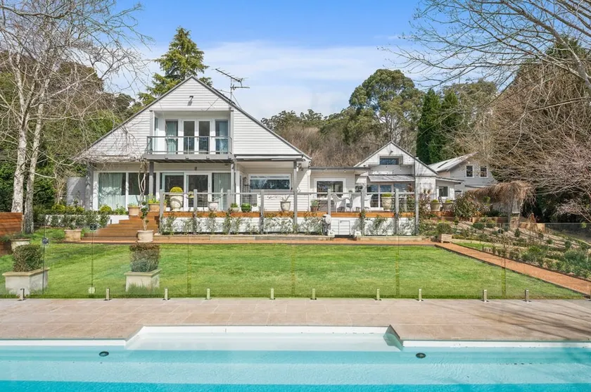 Tranquil Highlands Retreat with Heated Pool - Image 1