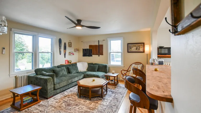 Bright & Central Flat, Modern Touch - Image 1