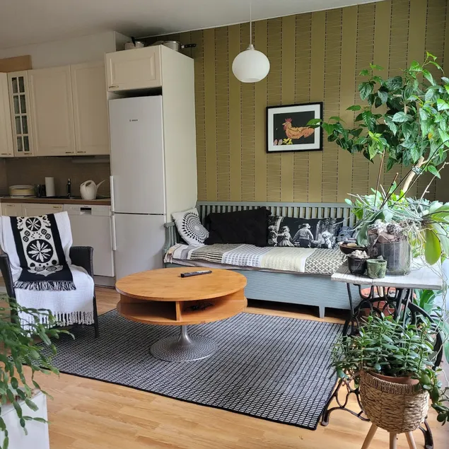 A cozy home for your visit. - Image 1