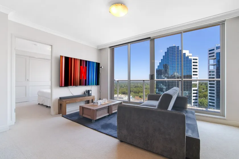 Spacious 2 BR Apt Chatswood -Parking, Pool and Gym - Image 1