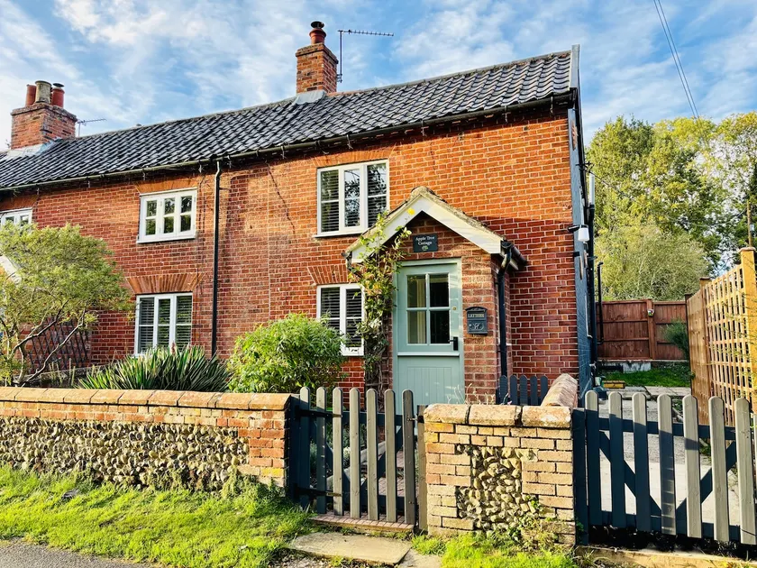 Rural Norfolk stay in Apple Tree Cottage - Image 1