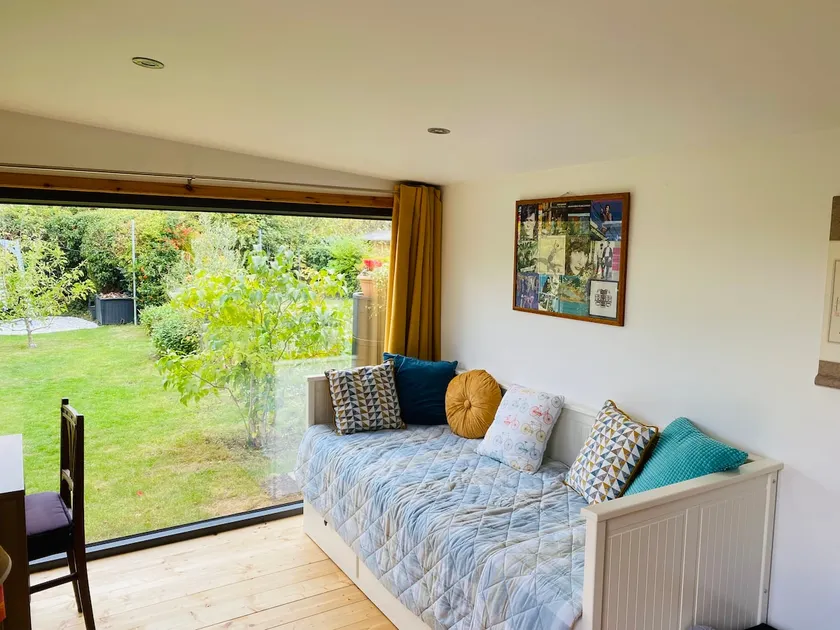 Cosy garden studio in Cambridge with free parking - Image 1