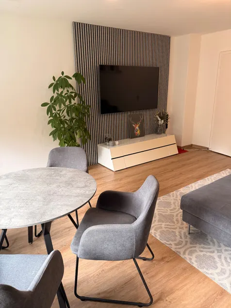 Stylish 3-room apartment with Alpine view & balcony - Image 1