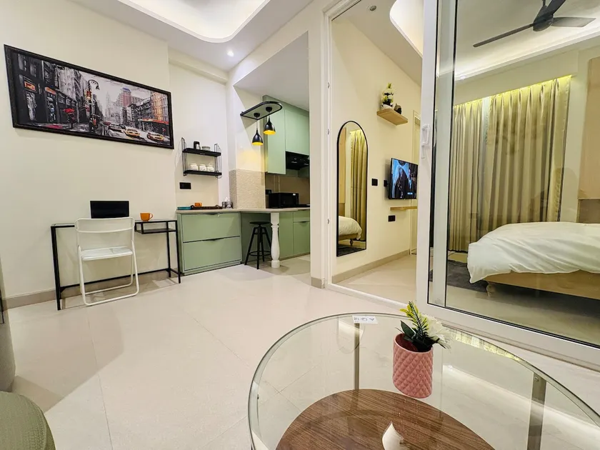 Luxe 1 BHK•Golf Course•Boho Balcony•Forest View - Image 1