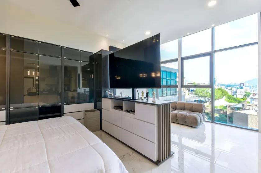 Luxury in San Jerónimo! King Bed + Parking + WiFi - Image 1