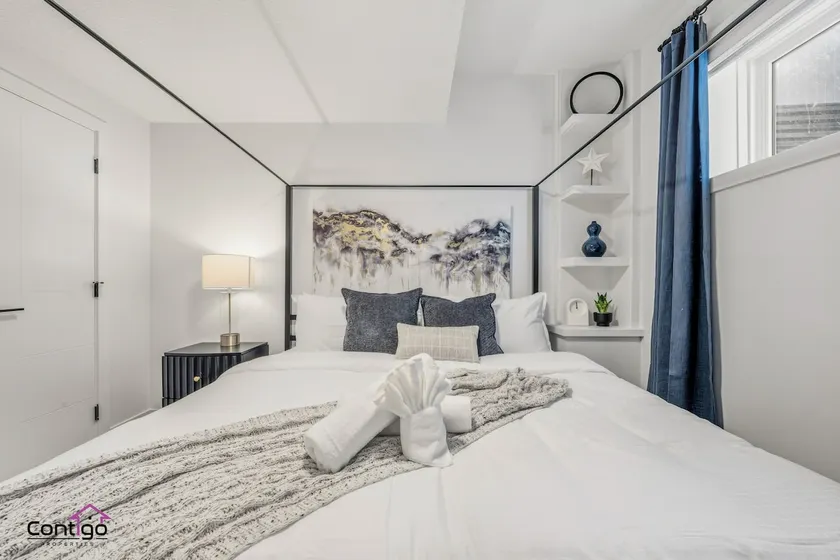 Starlight Suite | Modern 2BR Near DT & University! - Image 1
