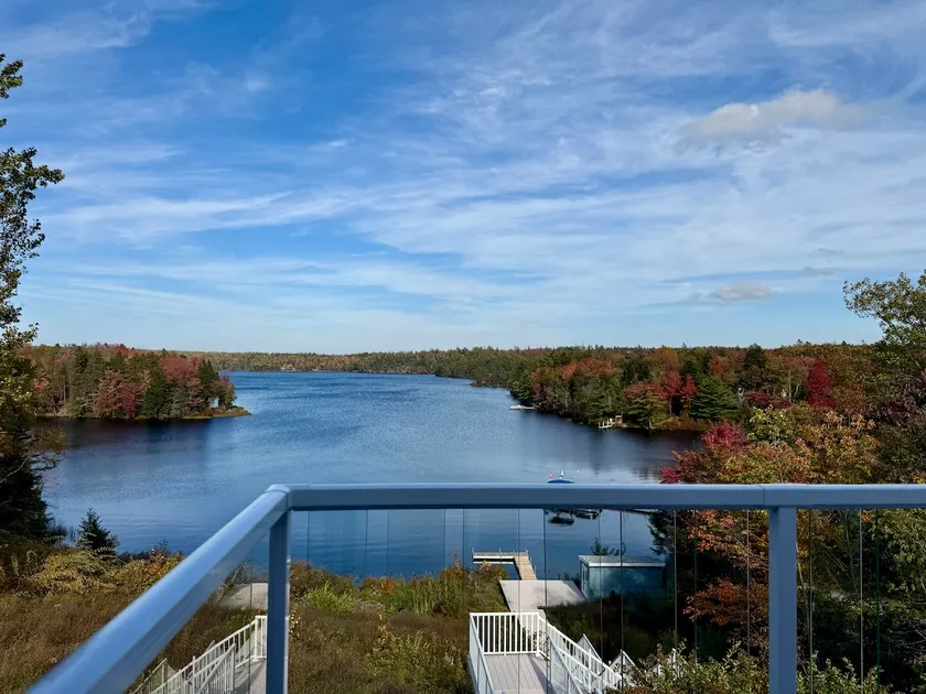 Amazing Lakeview 5bdr House in Fall River - Image 1