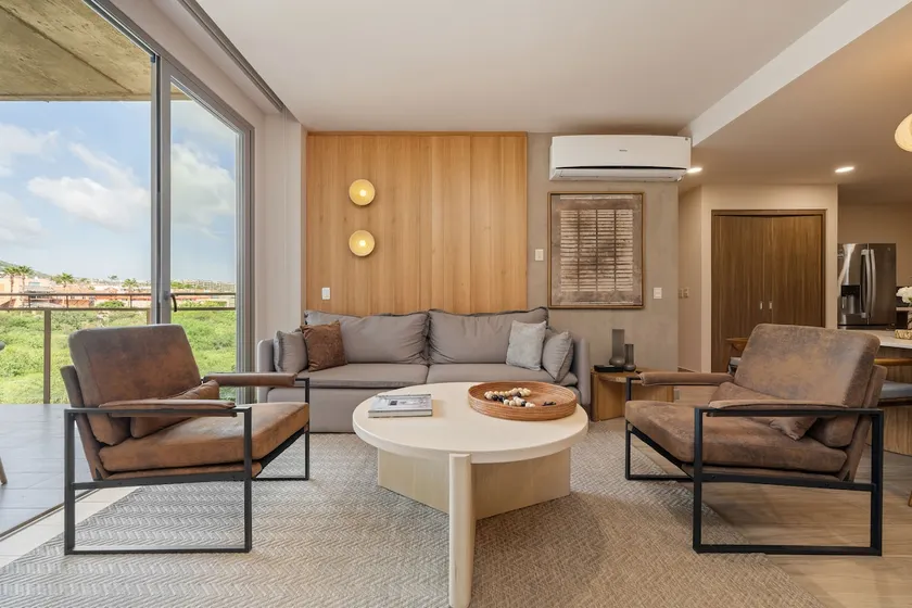 Modern 3BR Condo Near the Beach - Image 1