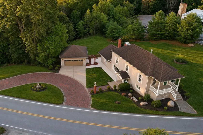 2 min from downtown Ellwood—Rustic+modern home - Image 1