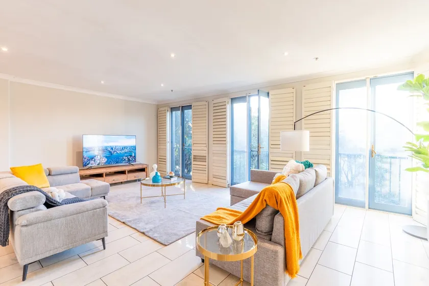 Luxury Penthouse with Natural Light - Image 1