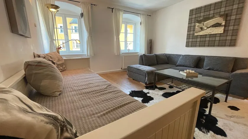 Apartment Glockenspiel - Image 1